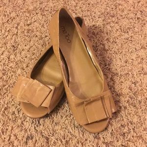 Me Too peep toe nude flats - Sz 9